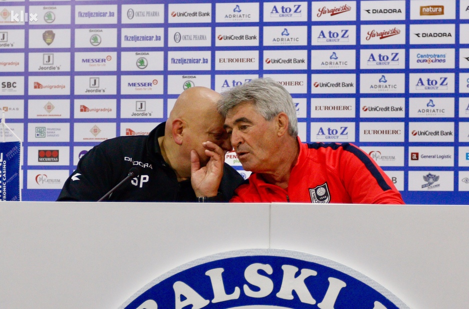 Slavko Petrović i Mehmed Janjoš prije derbija na Grbavici prošle sezone. (Foto: Klix.ba)