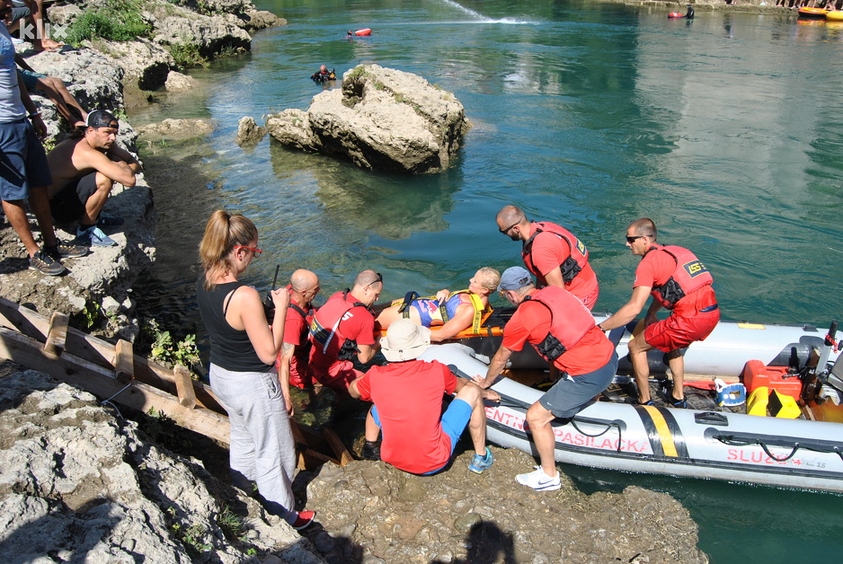 Vodeća takmičarka u ženskoj konkurenciji Rhiannan Iffland se povrijedila tokom zagrijavanja. (Foto: Klix.ba)