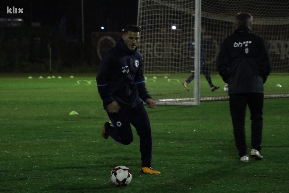 Sead Kolašinac (lijevo) je odlično otvorio sezonu u Arsenalu. (Foto: Harun Muminović/Klix.ba)