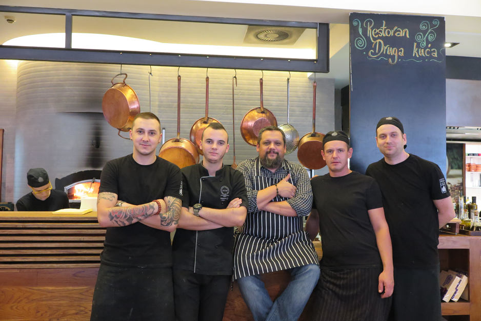 Chef Tomislav Gretić s osobljem Druge kuće