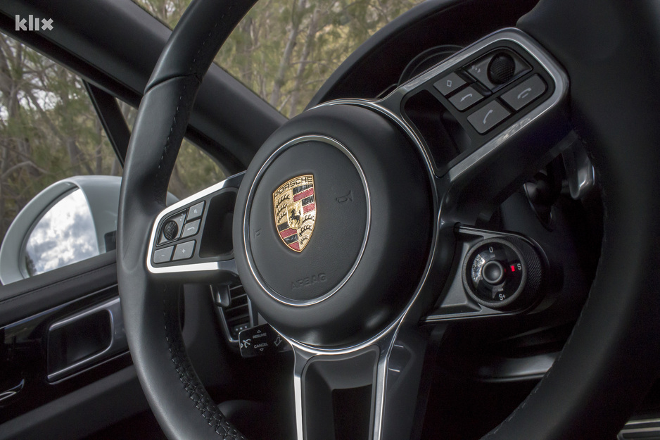 Sport Chrono paket donosi kontroler na upravljaču baš kao na 911-ki. (Foto: Klix.ba)