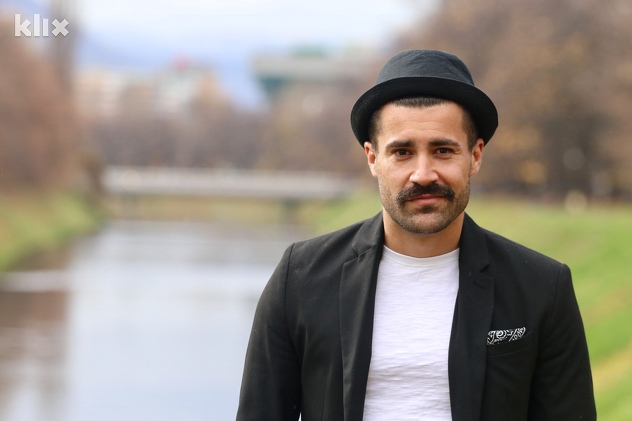 Neobicni Kenan Tahirovic Osvaja Regiju Snima Reklame I Spotove Zahvaljujuci Instagramu Klix Ba