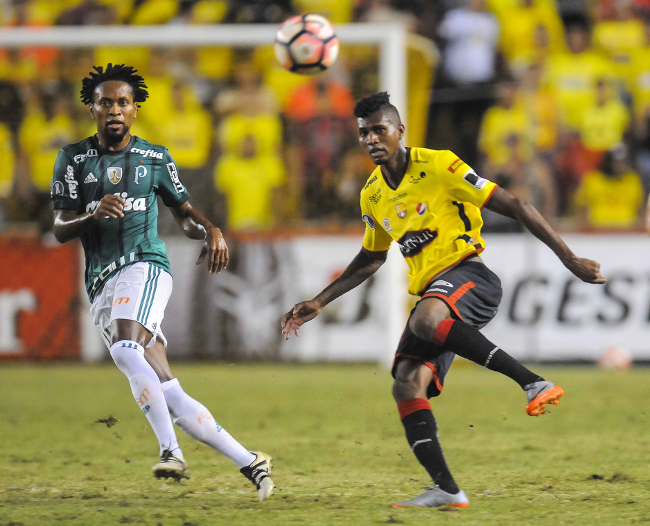 Ze Roberto (lijevo) je profesionalnu karijeru okončao u dresu Palmeirasa u svojoj 43. godini života. (Foto: EPA-EFE)