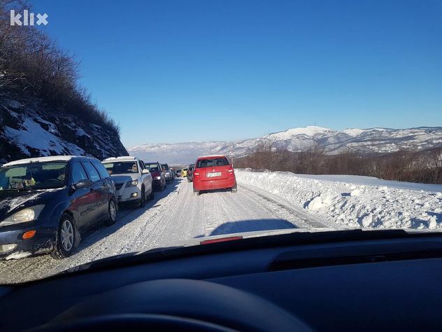 Put prema Bjelašnici (Foto: Čitatelj/Klix.ba)