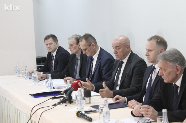 Ministri u ZDK i Miralem Galijašević (Foto: Elmedin Mehić/Klix.ba)