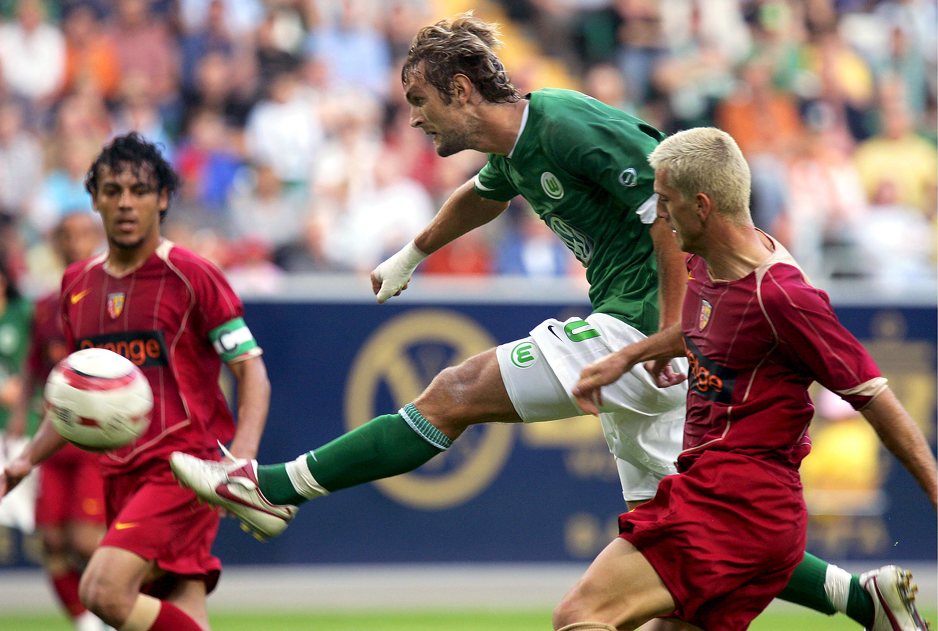 Mirko Hrgović (zeleni dres) je 2003. godine napravio veliki transfer prelaskom u Wolfsburg. (Foto: EPA-EFE)