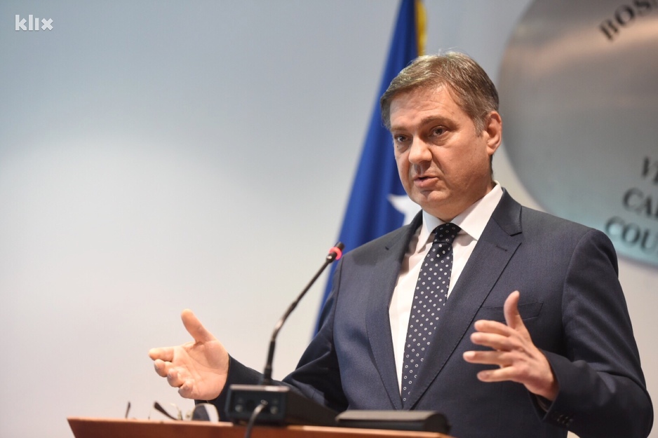 tranše s velikim penisimabesplatna porno mama ucjenom
