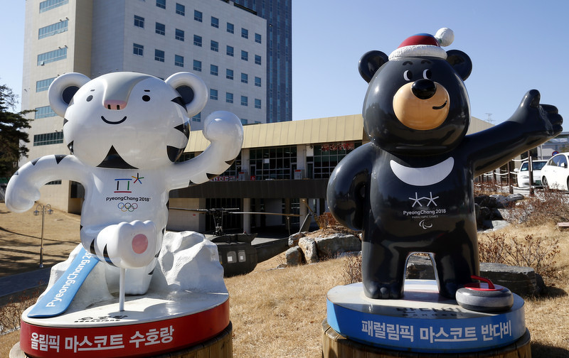 Soohorang (lijevo) i Bandabi su maskote 23. Zimskih olimpijskih igara.