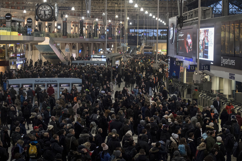 Gužve na željezničkim stanicama u Velikoj Britaniji