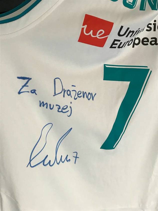 Potpisani dres za Draženov muzej (Foto: Facebook)
