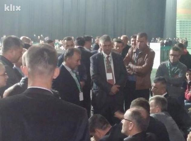 Kolege smiruju Kukića