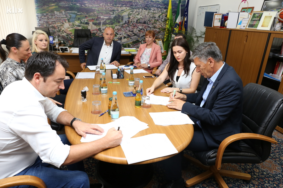 S potpisivanja ugovora u Gradskoj upravi Zenica