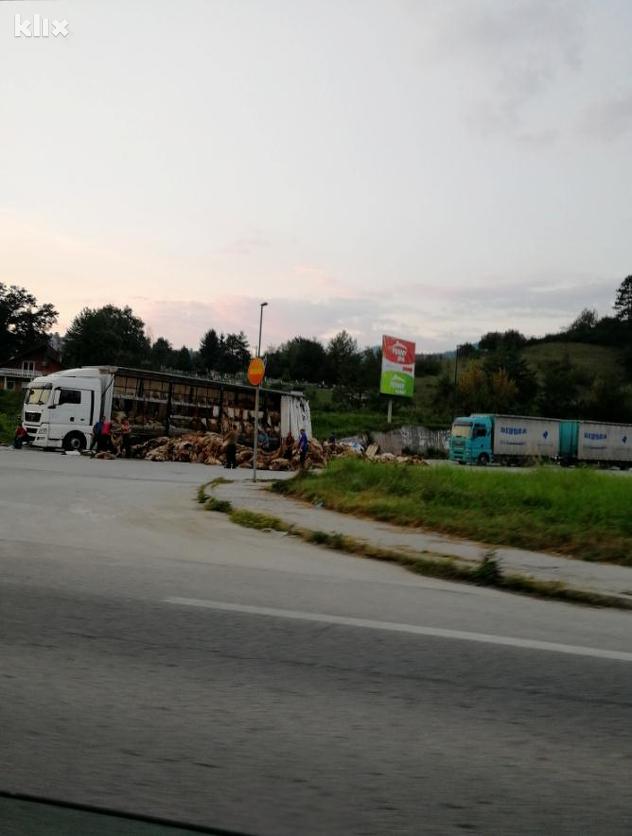 Rano jutros kamionima je koža životinja dovezena u Vogošću (Foto: Čitatelj)