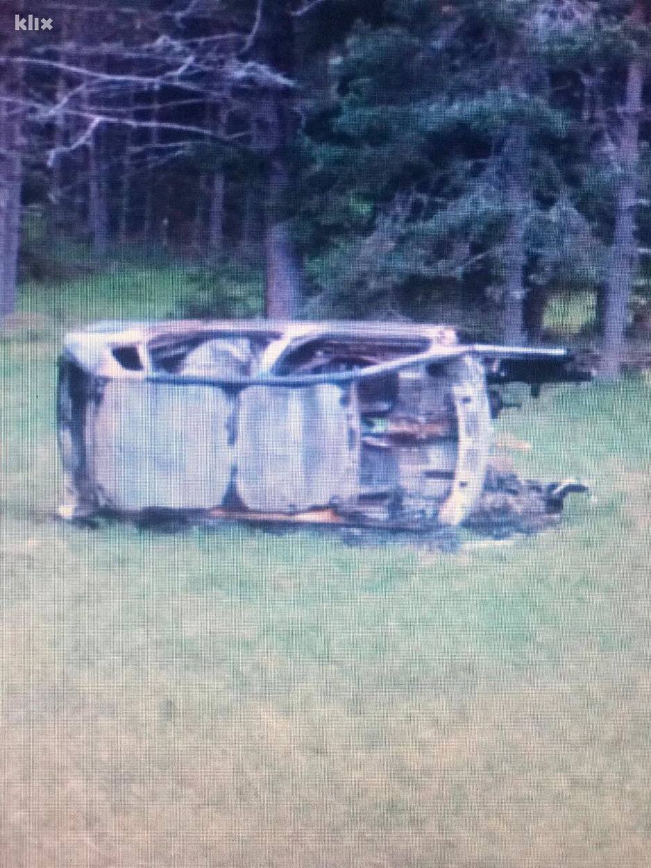 Zapaljeni automobil na