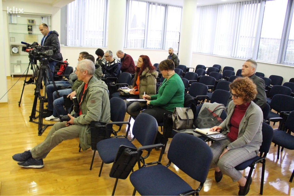 Novinari na današnjoj konferenciji za medije u Aluminiju (Foto: R. D./Klix.ba)