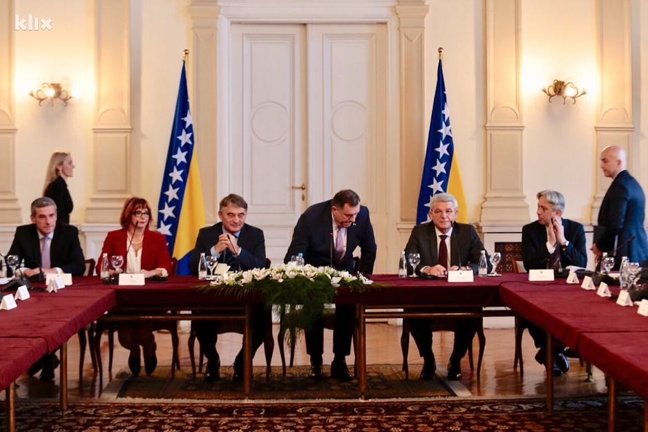 Dodik zbog nepostavljene zastave RS-a napustio sastanak s delegacijom PIC-a u Predsjedništvu BiH 181205025.1_xl