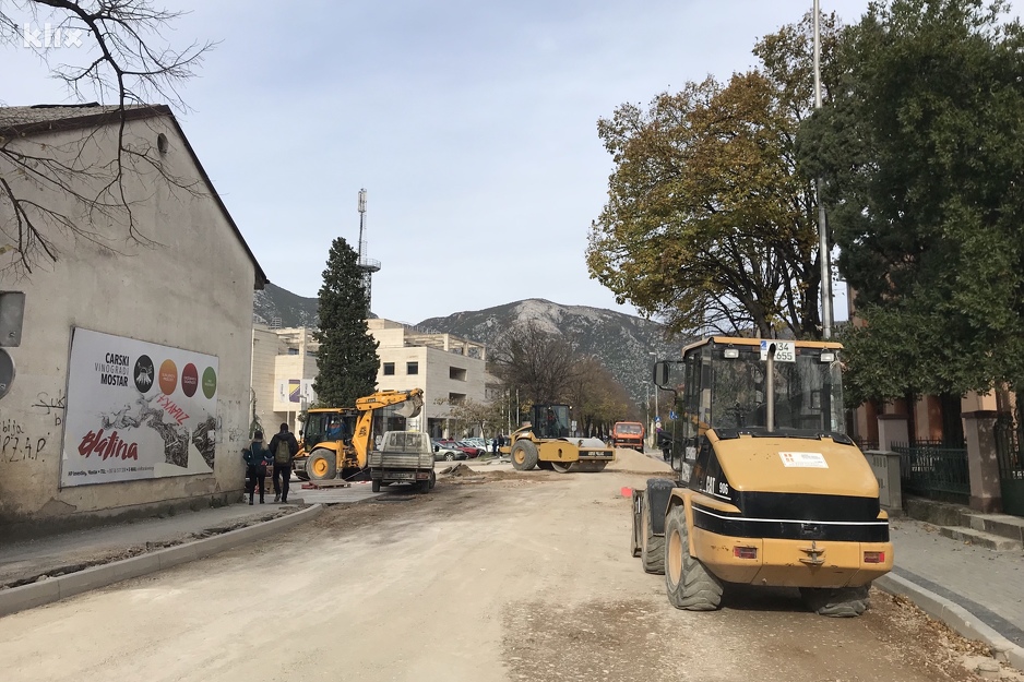 Radovi kod ulaza u Sjeverni logor (Foto: R. D./Klix.ba)