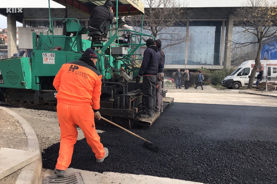 Ispred Željezničke stanice (Foto: R. D./Klix.ba)