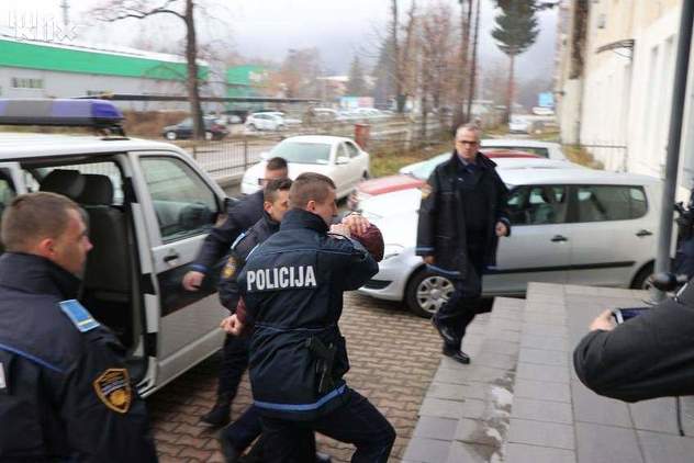 Privođenje Nermina Rustempašića u tužilaštvo u Travniku (Foto: E. M./Klix.ba)