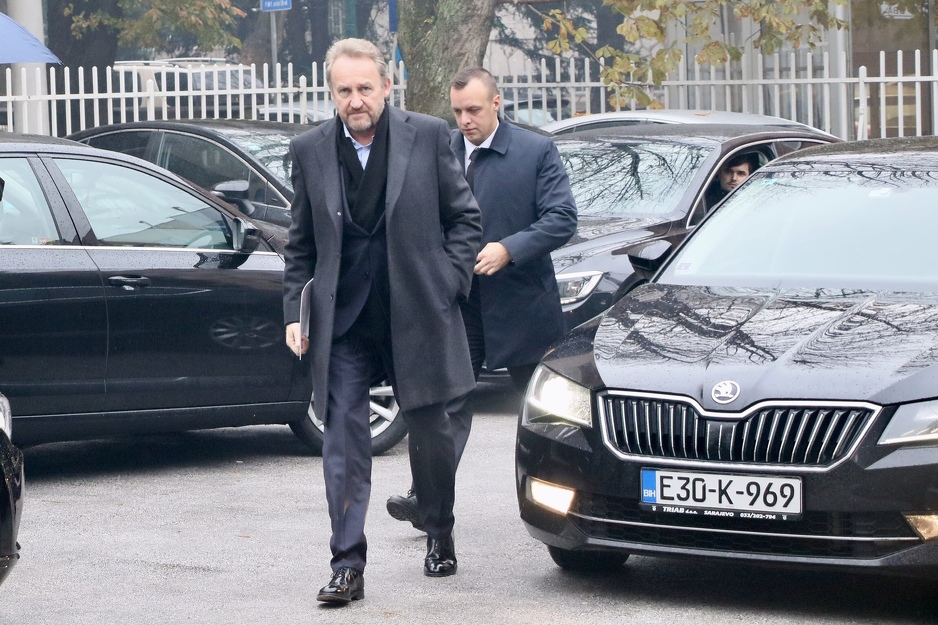 Bakir IzetbegoviÄ stiže u centralu stranke (Foto: Klix.ba)