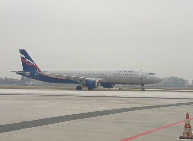 Avion sa takmičarima iz Rusije
