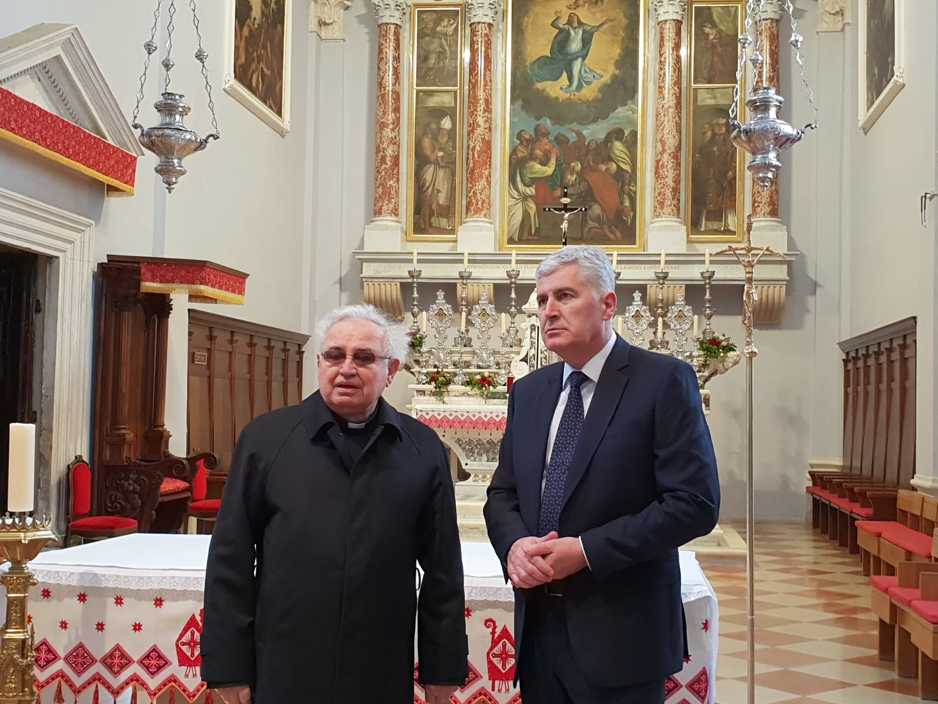 Dragan Čović sa Don Stankom Lasićem, generalnim vikarom dubrovačke biskupije