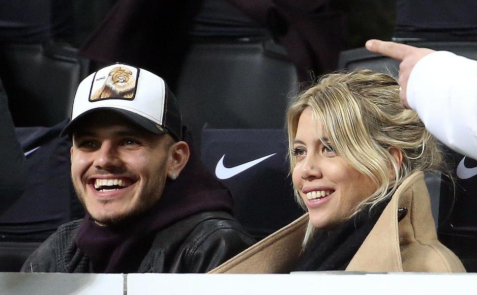 Mauro Icardi sa suprugom Wandom u svečanoj loži