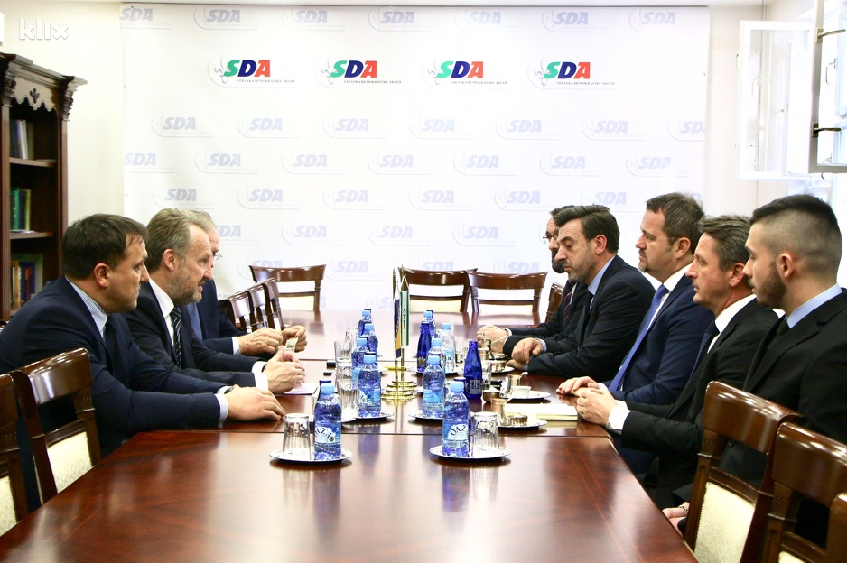 Sastanak delegacija SDA i A-SDA (Foto: H. M./Klix.ba)