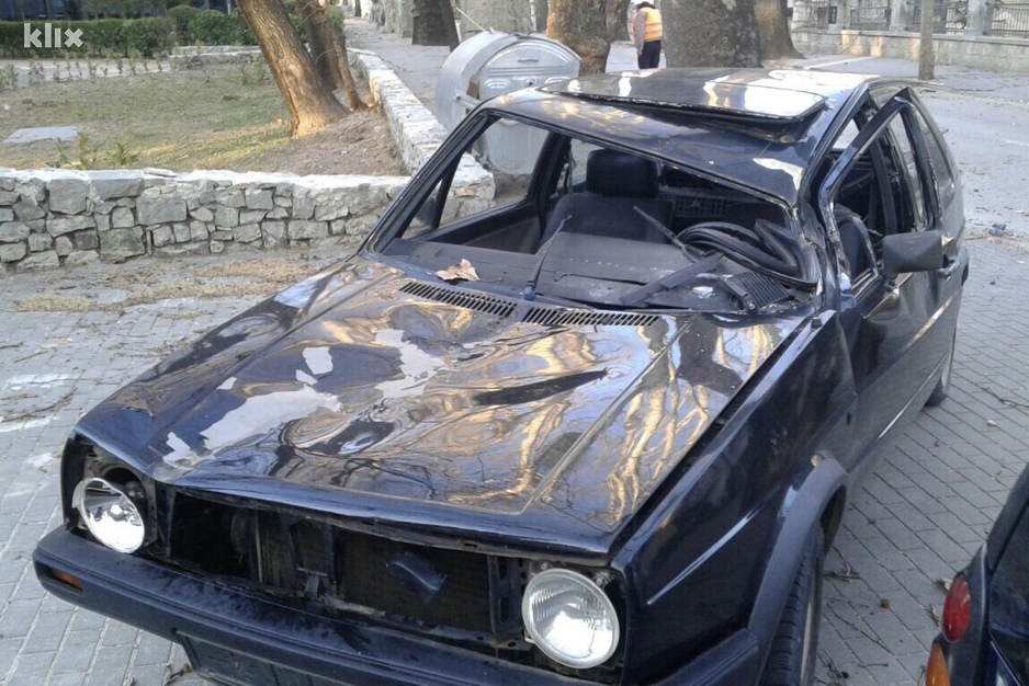 Oštećeni golf iz ulice kneza Branimira (foto: Čitatelj)