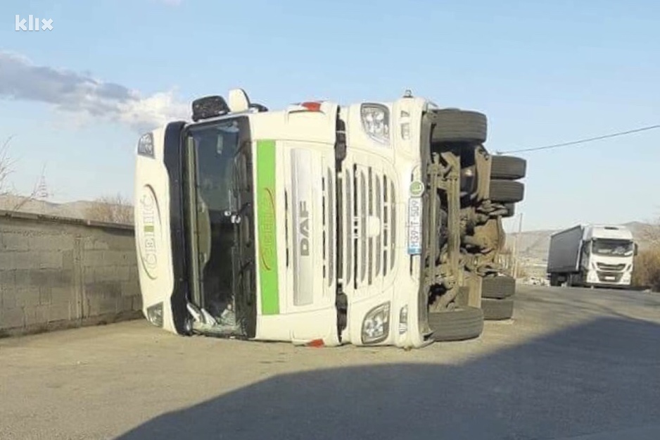 Prevrut šleper u Mostaru (foto: Čitatelj) (Foto: Čitatelj)