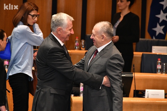 Ruka oko struka: Sredoje Nović i Bariša Čolak (Foto: I. Š./Klix.ba)