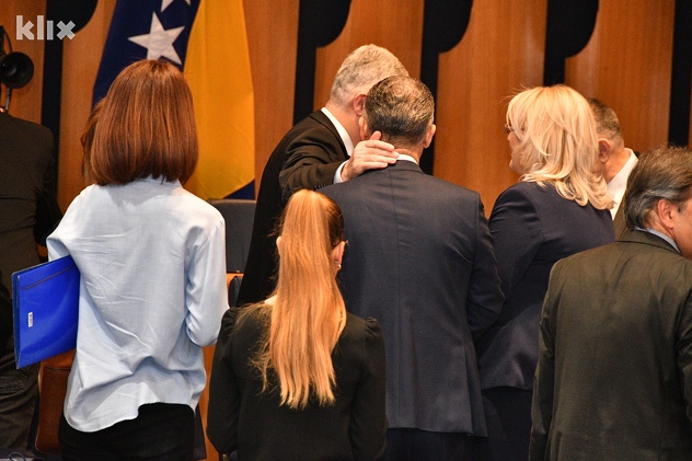 Čovićeva ruka oko Radončićevog vrata (Foto: I. Š./Klix.ba)