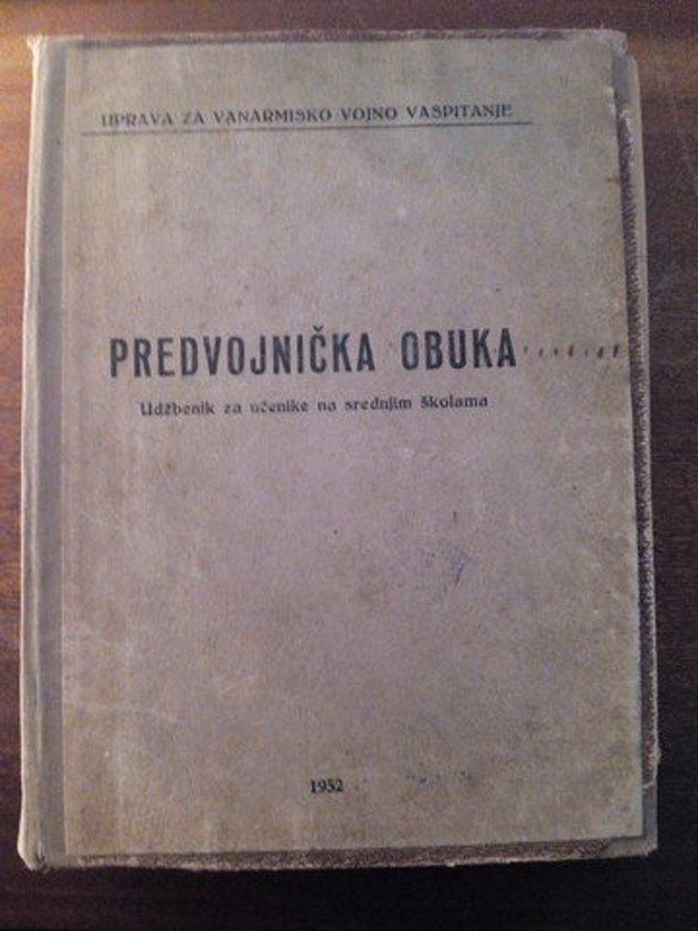 Udžbenik za predvojničku obuku u SFRJ (Foto: Klix.ba)