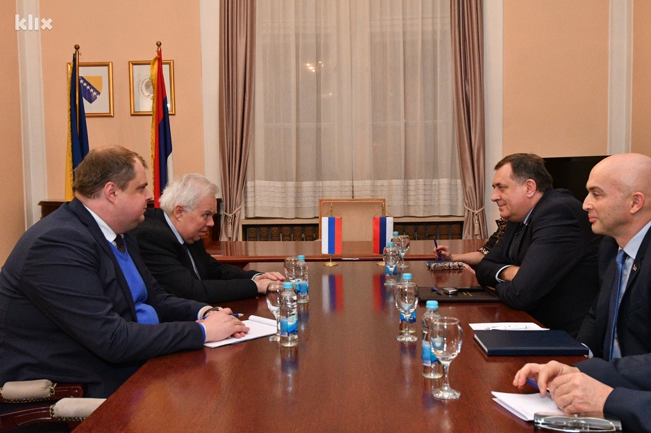 Srđan Perišić (pored Dodika) (Foto: I. Š./Klix.ba)