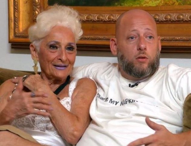 Foto: Channel 5 / Hattie sa jednim od partnera, Johnom