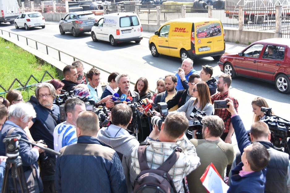 Skup je održan ispred Bosnaplasta (Foto: M. O./Klix.ba)