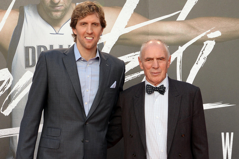 Nowitzki sa Holgerom Geschwindnerom (Foto: EPA-EFE)