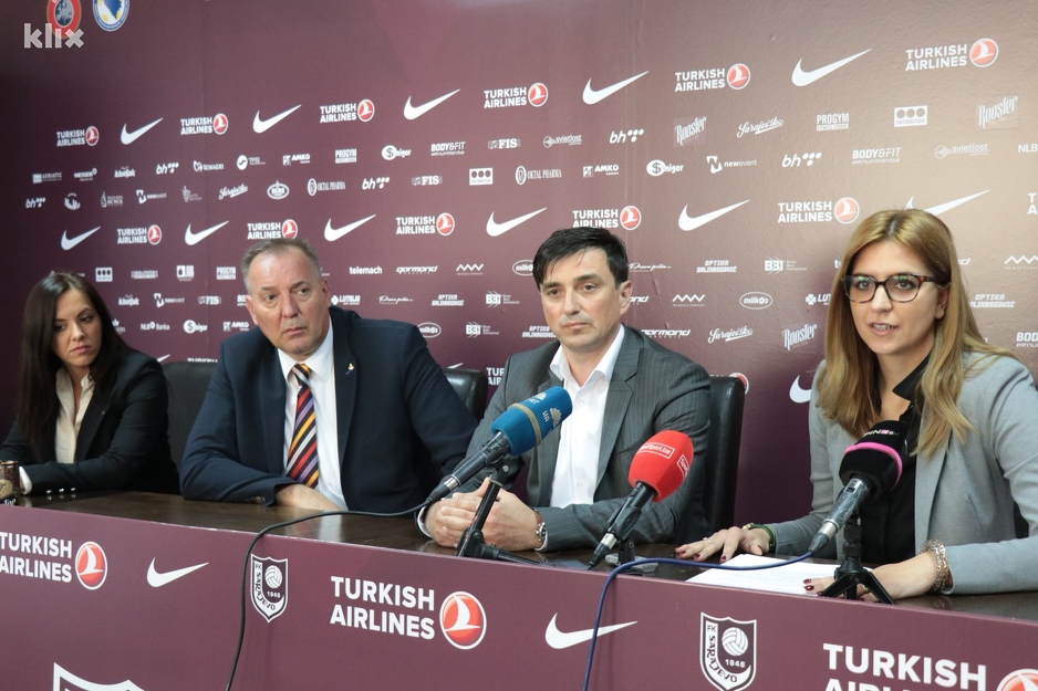 Članovi Upravnog odbora FK Sarajevo i direktorica Sabrina Buljubašić (Foto: Arhiv/Klix.ba)