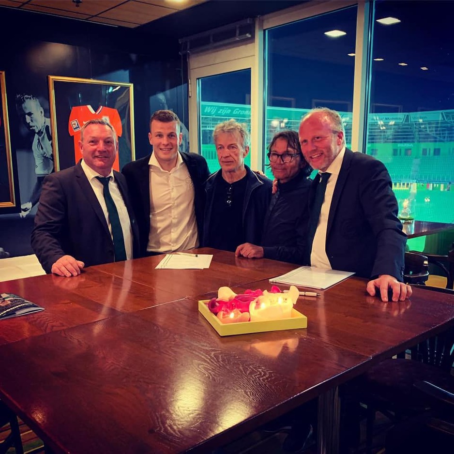 Memišević s predstavnicima kluba (Foto: Facebook)