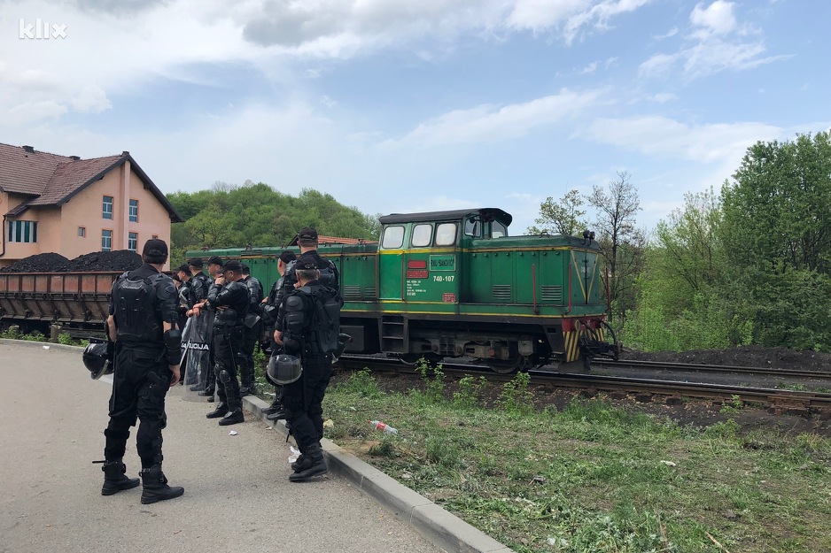 Željeznički saobraćaj uspostavljen nakon akcije Specijalne policije MUP-a TK (Foto: Klix.ba)
