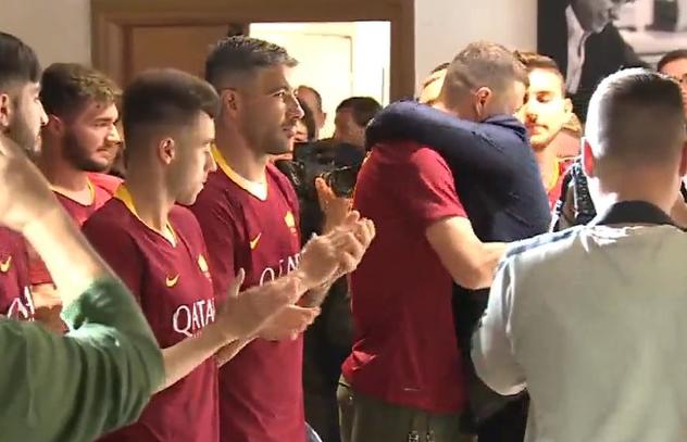 Daniele De Rossi u zagrljaju s Edinom Džekom