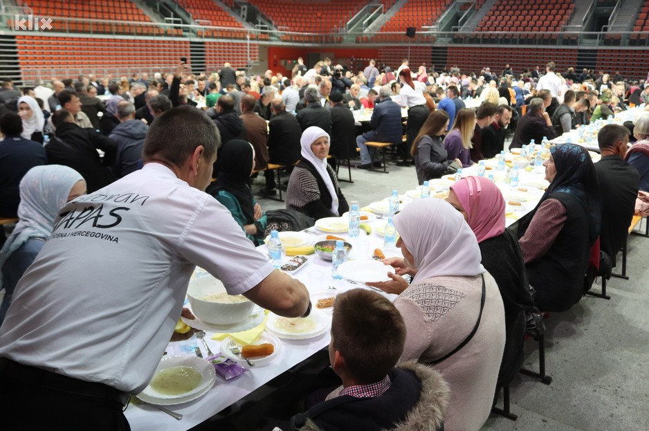 Rezultat slika za ViÅ¡e od 1.500 graÄana na velikom iftaru u Zenici