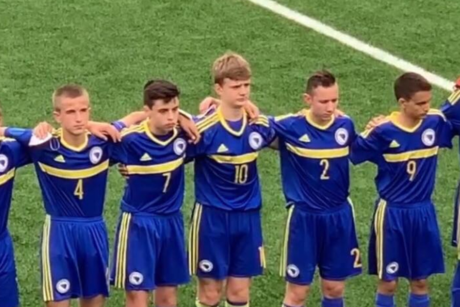 Sin Luka u dresu pionirske reprezentacije s brojem