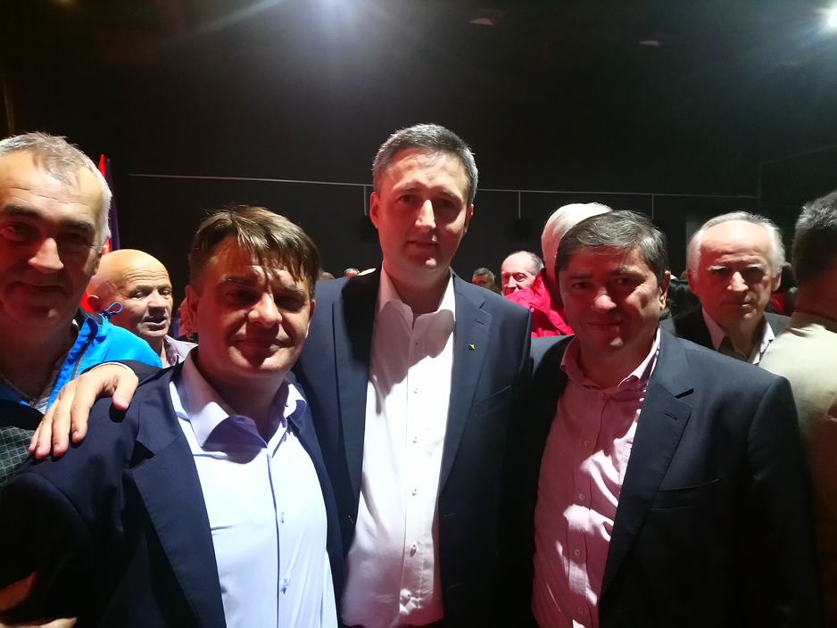 Enver Zornić (desno)