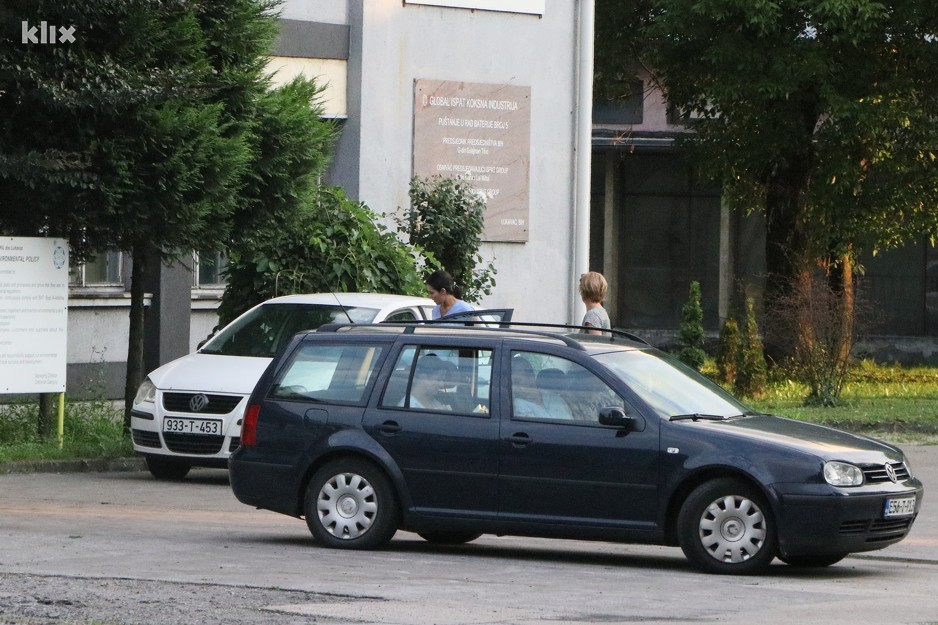 Istražitelji su izuzeli dokumentaciju (Foto: A. K./Klix.ba)