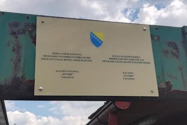 Tabla u bazi Butmir koja se problematizira zbog prvenstva pisma