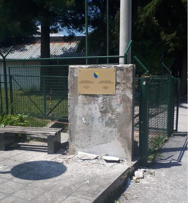 Nova tabla na mjestu spomenika kasarne u Pazariću