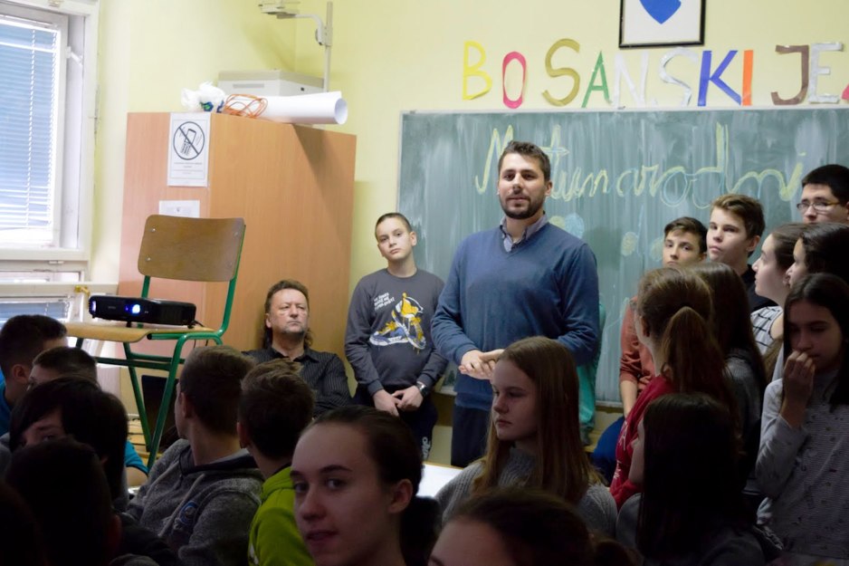 Ernad Osmić s učenicima (Foto: Privatni album)
