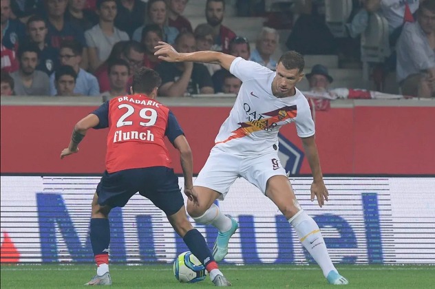 Džeko u akciji na meču protiv Lillea (Foto: AS Roma)
