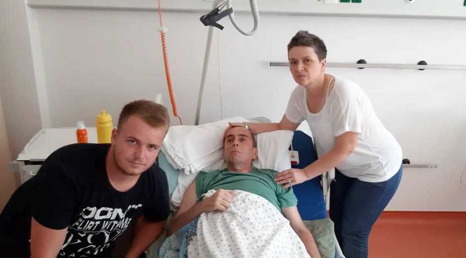 Mirsad Hajrić sa suprugom Emirom i sinom Adom